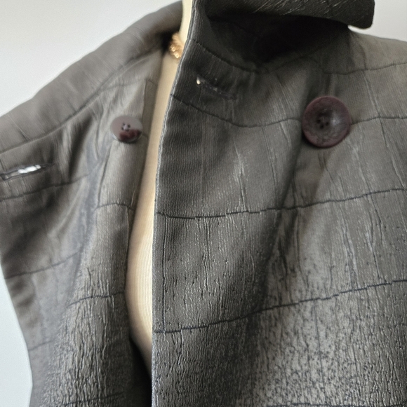 Jaqueline Conoir- Gray Textured Crop Jacket With Bwll Sleeves. Size 2 - Picture 7 of 13